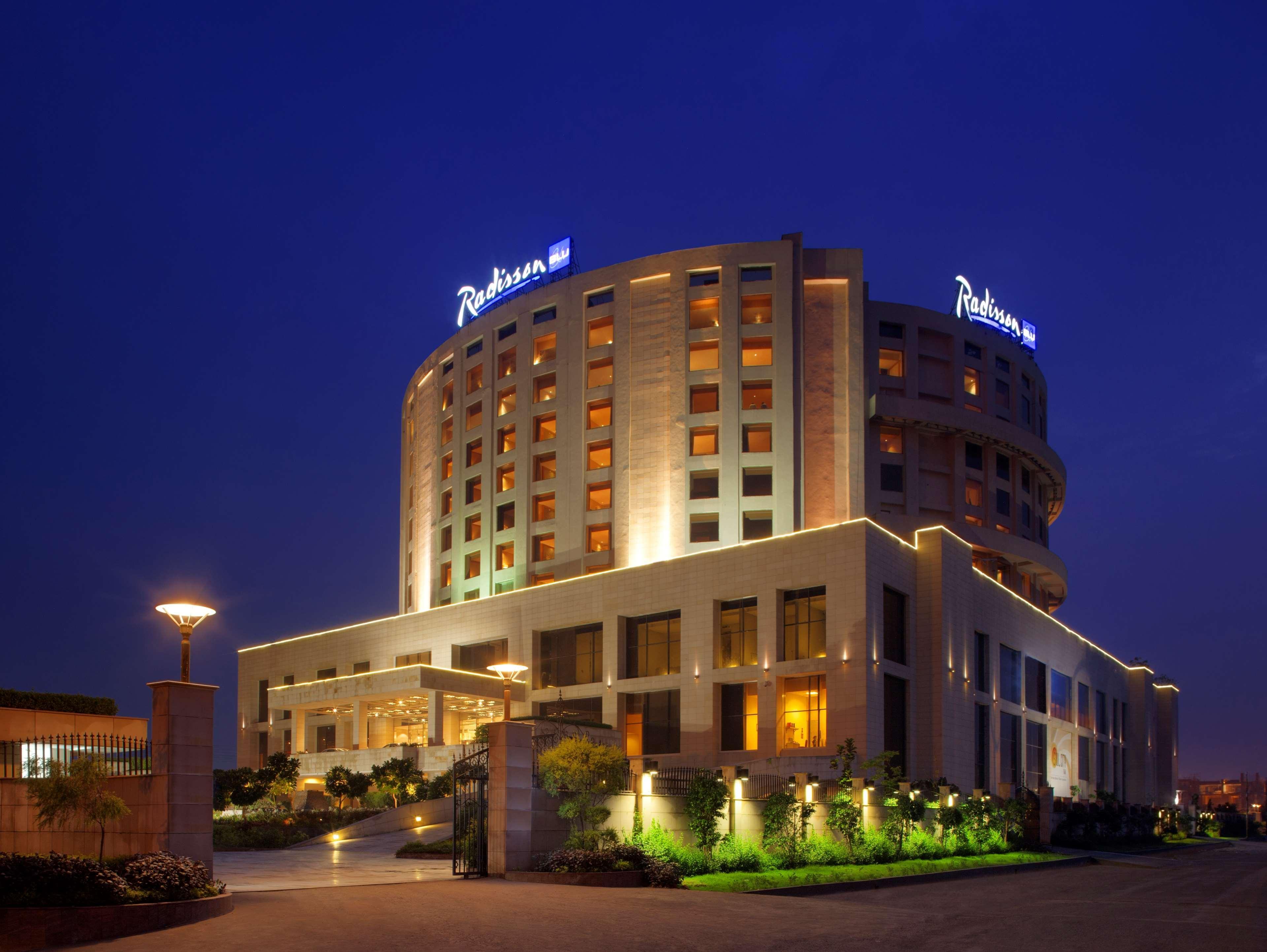 Radisson Blu Hotel New Delhi Dwarka Exterior photo